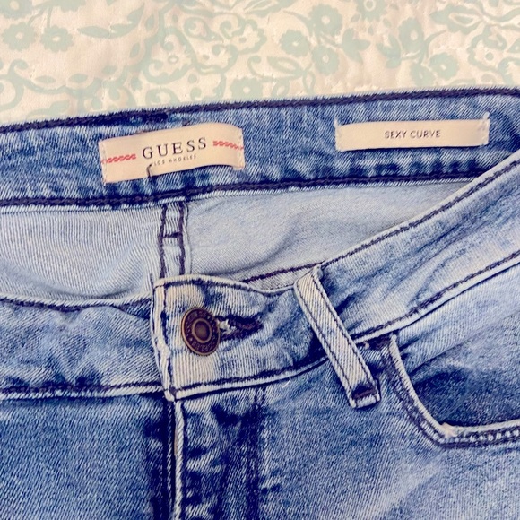 NWOT Guess Jeans (28) - Picture 2 of 3